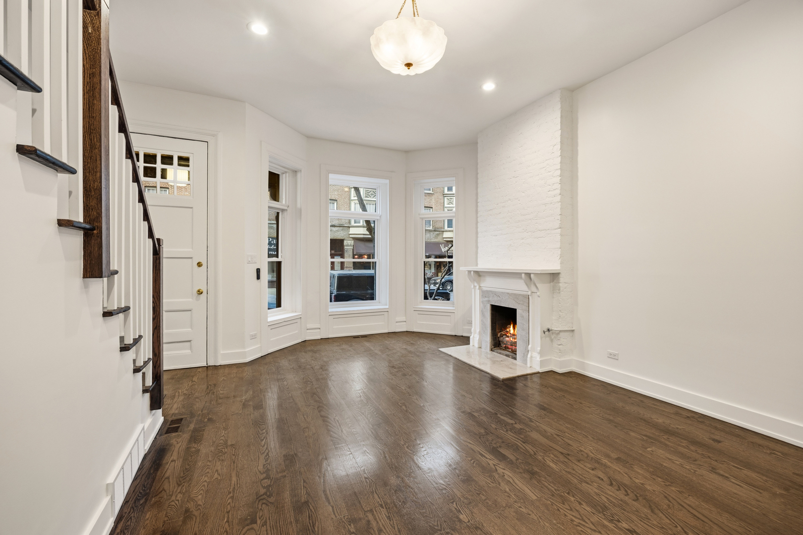 2107 N Clark Street Property Photo 2