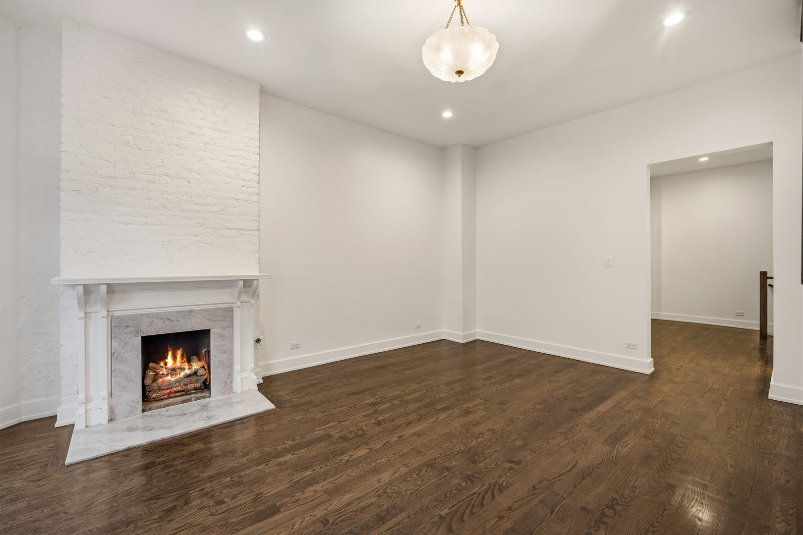 2107 N Clark Street Property Photo 4