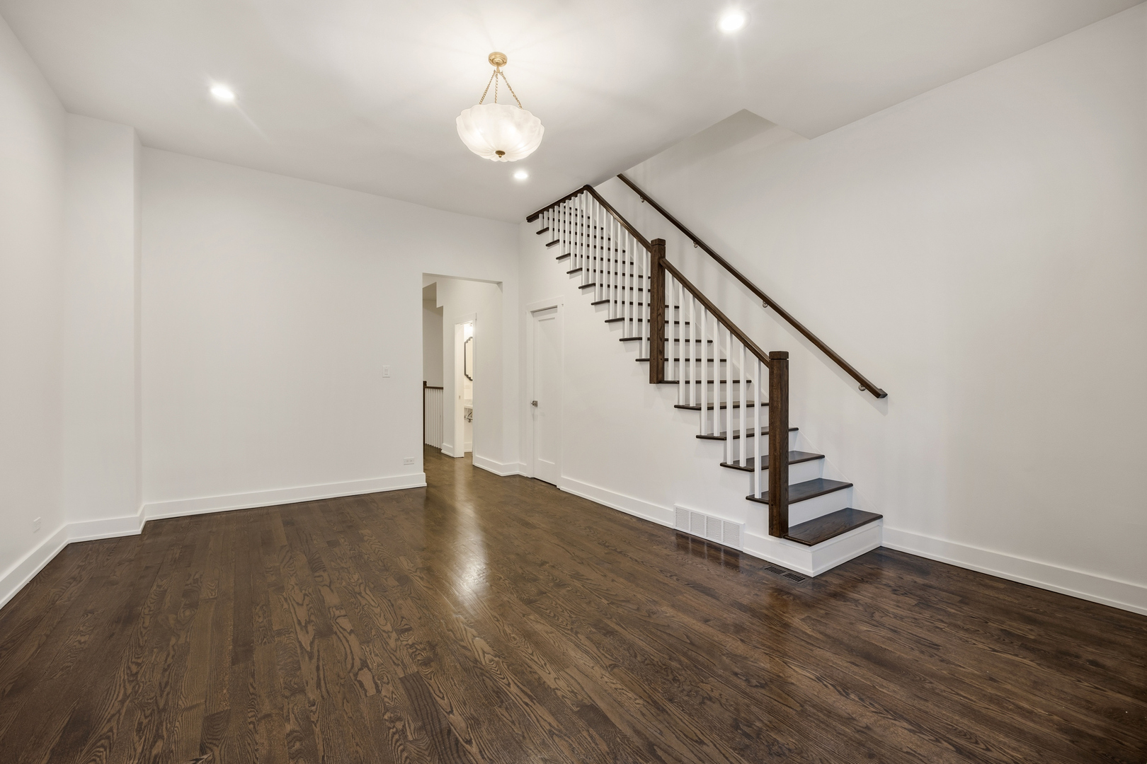 2107 N Clark Street Property Photo 5