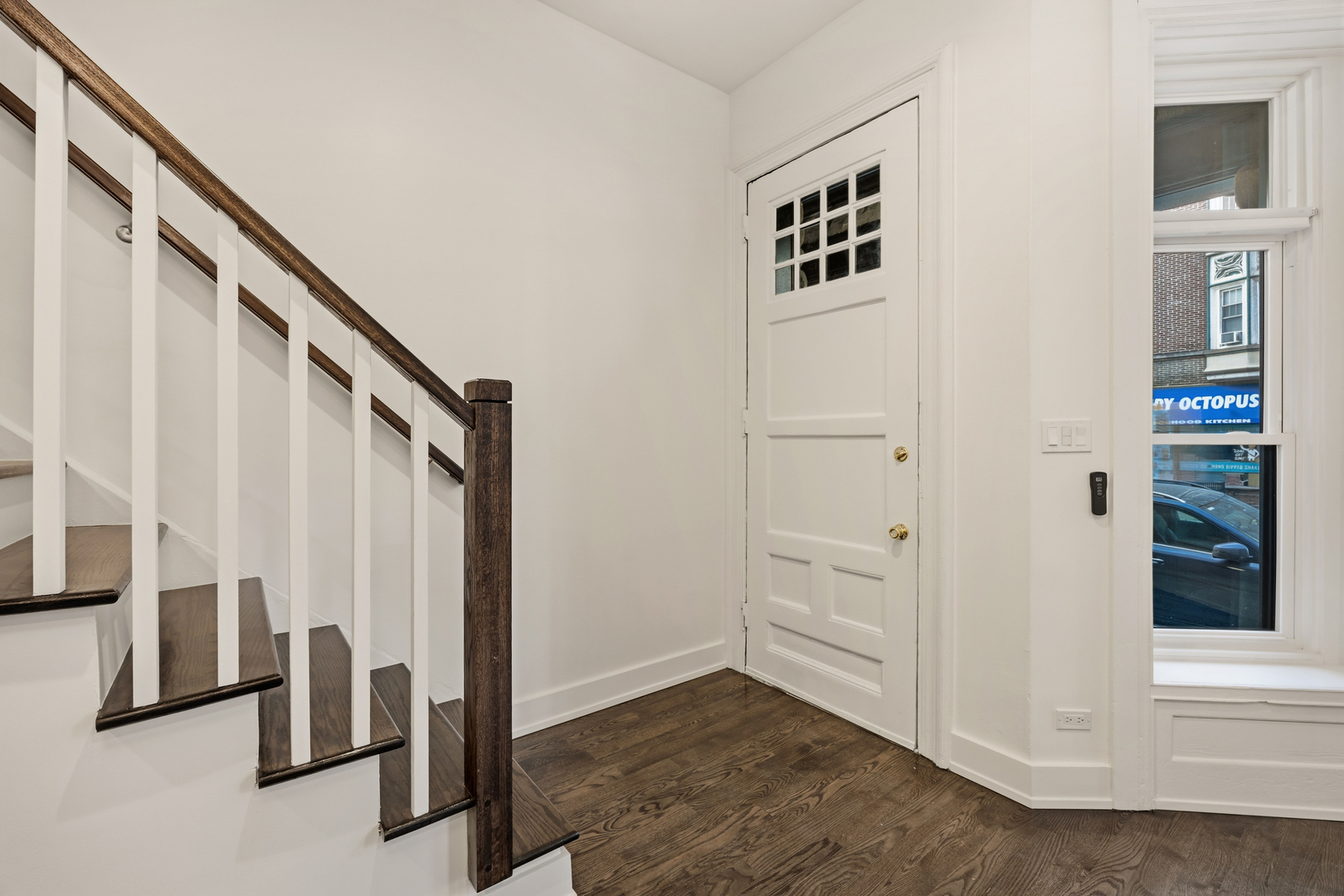 2107 N Clark Street Property Photo 6
