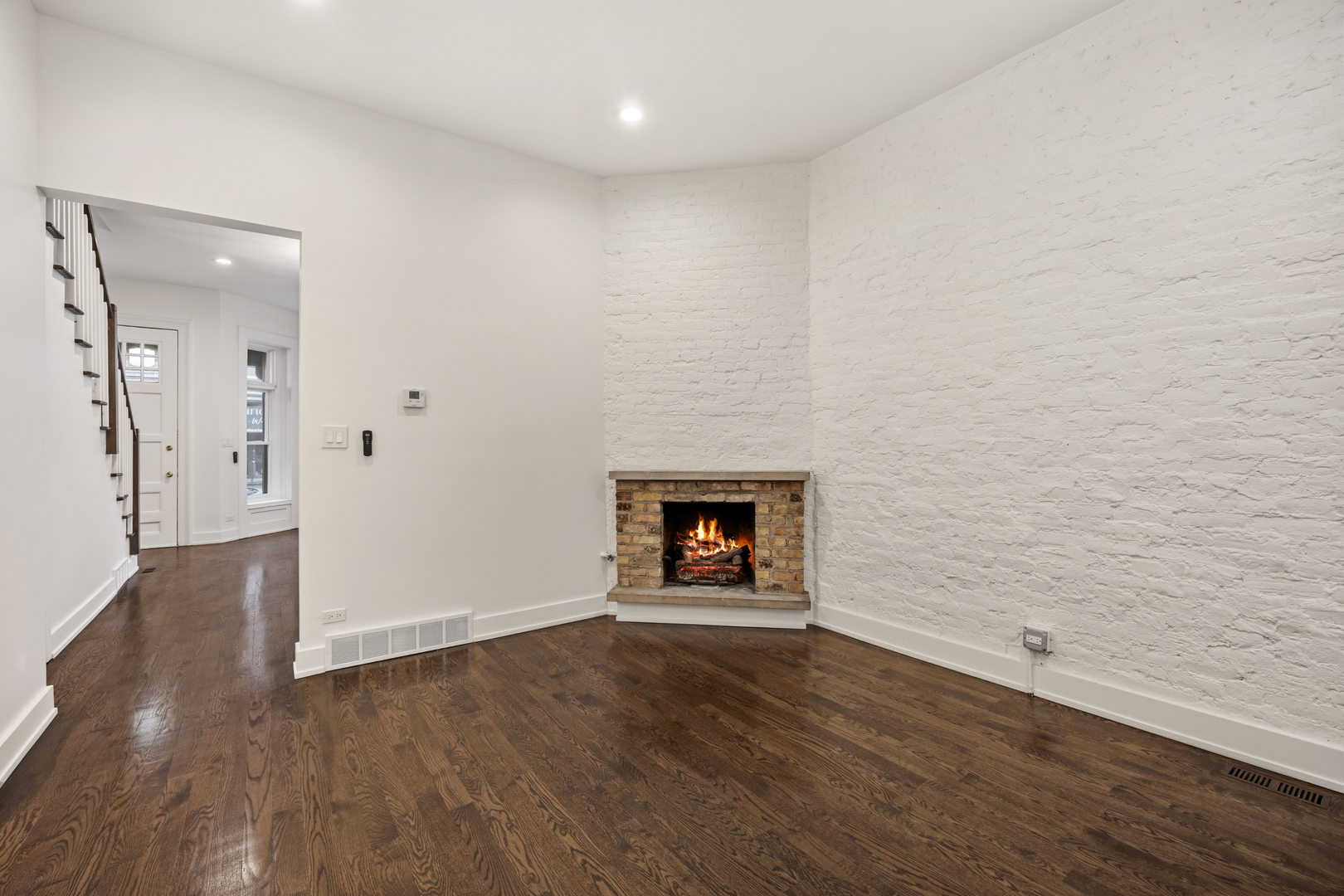 2107 N Clark Street Property Photo 7