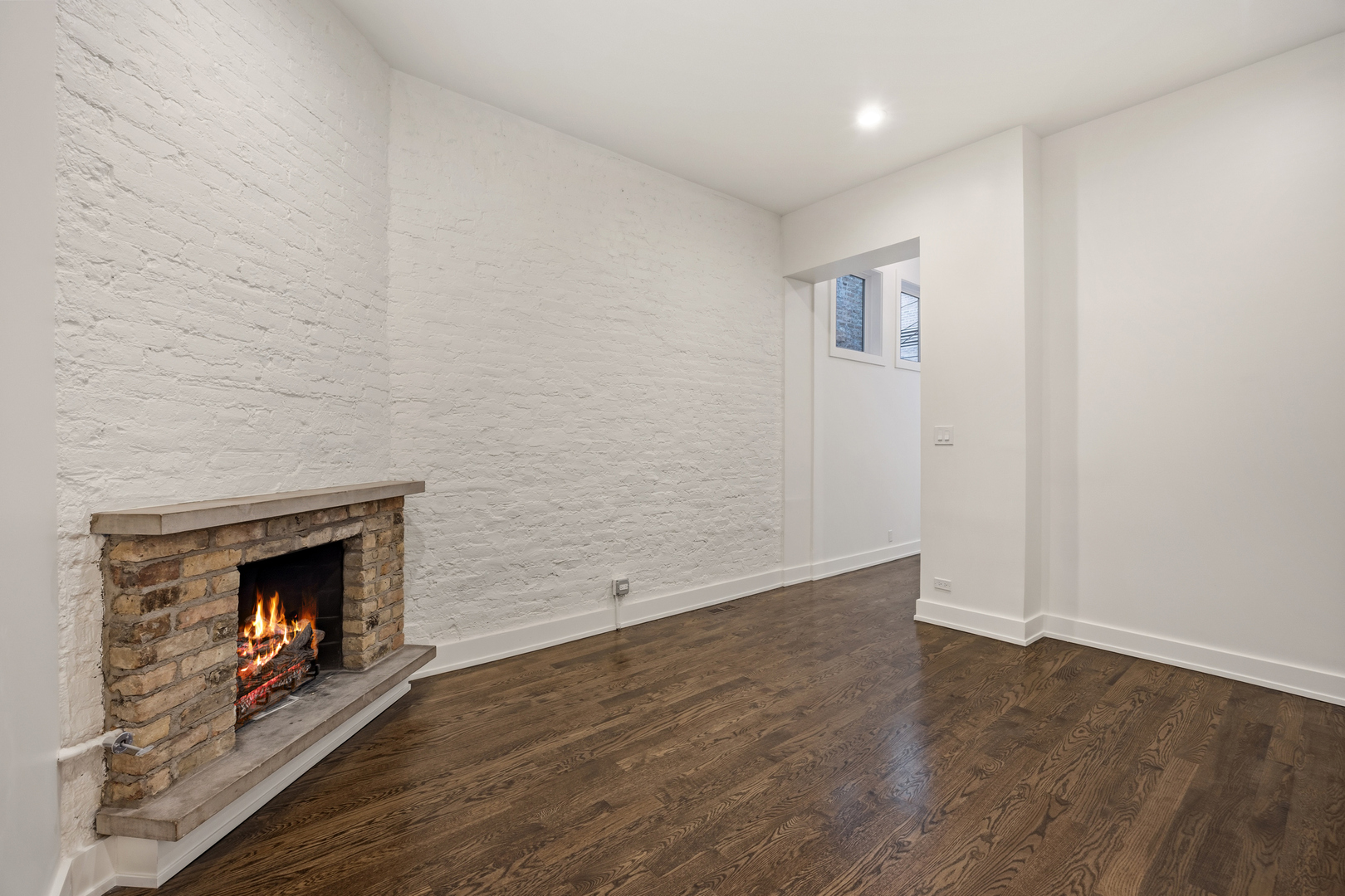2107 N Clark Street Property Photo 8