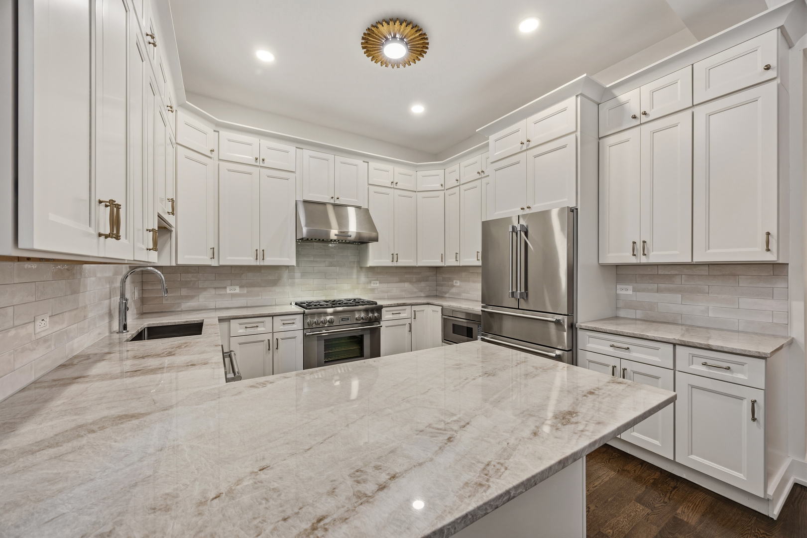 2107 N Clark Street Property Photo 10