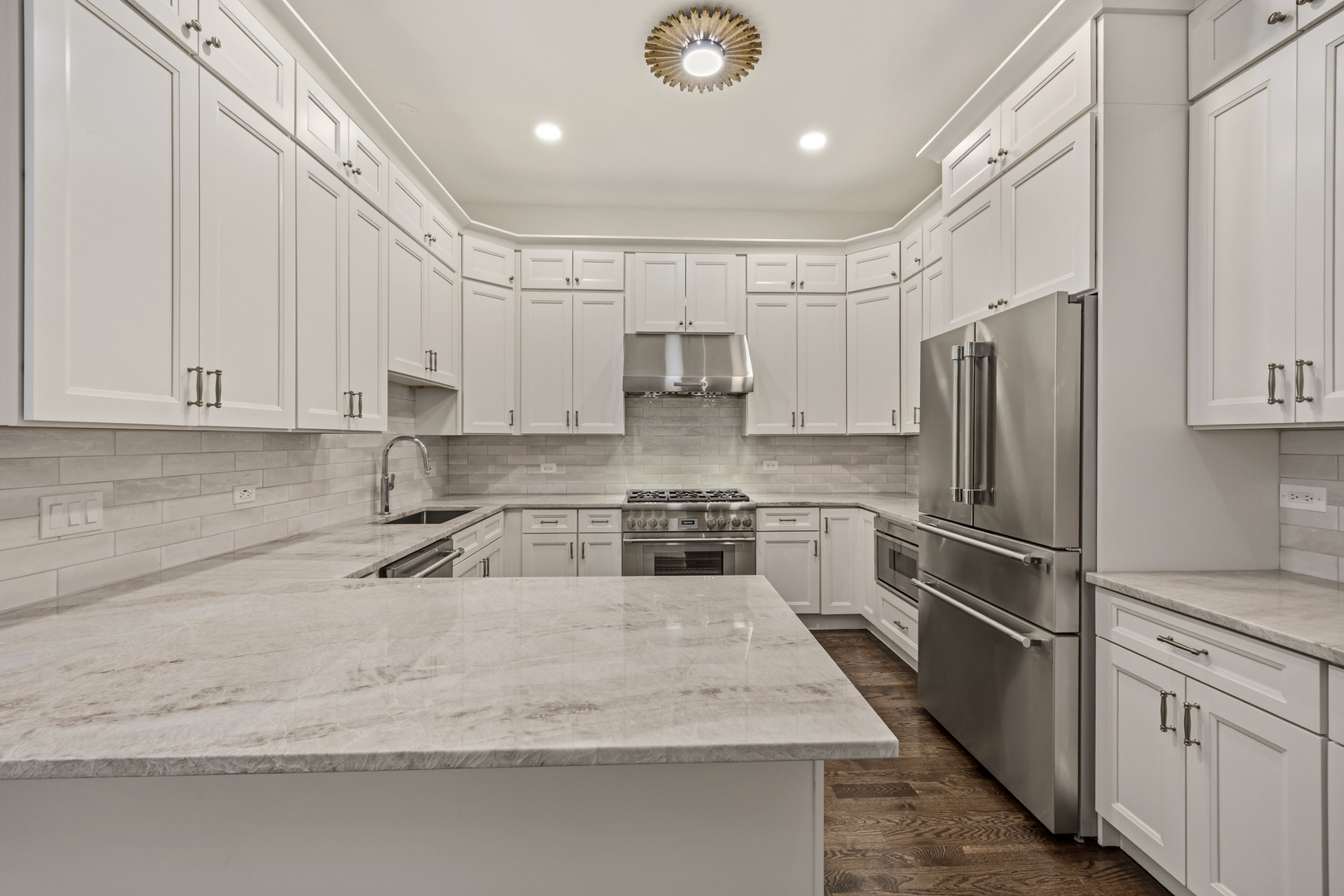2107 N Clark Street Property Photo 11