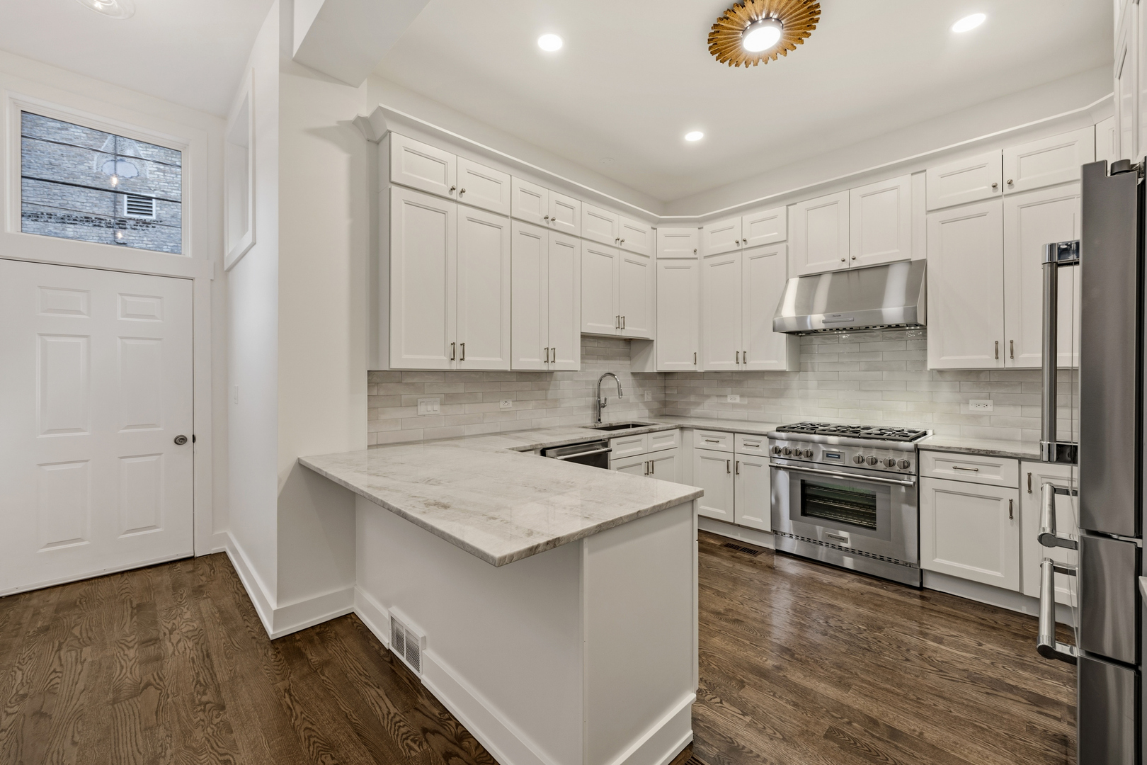 2107 N Clark Street Property Photo 12