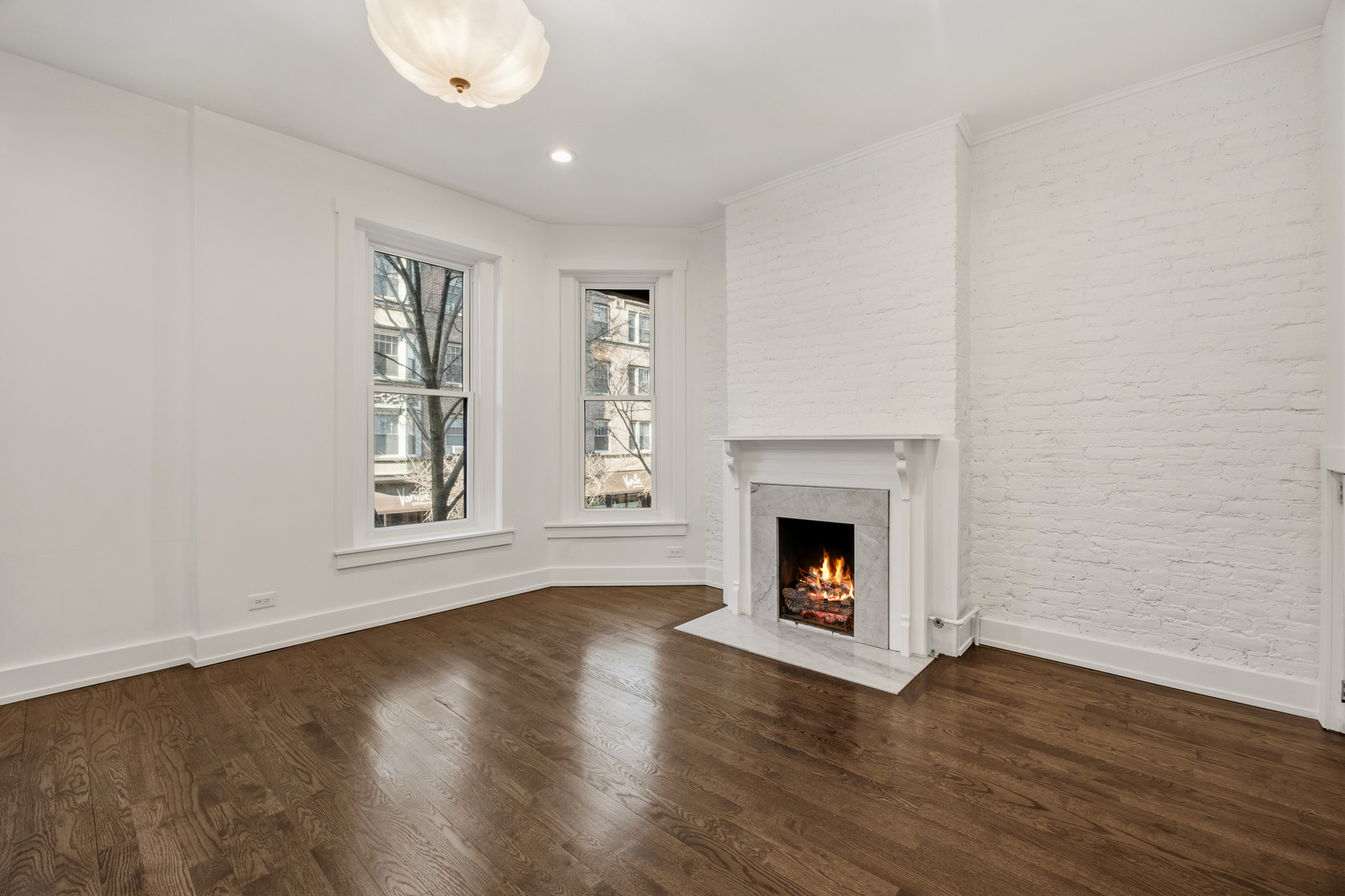 2107 N Clark Street Property Photo 15