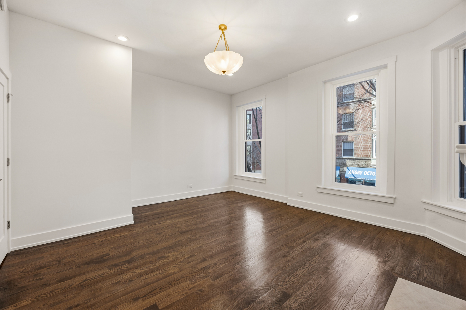 2107 N Clark Street Property Photo 16