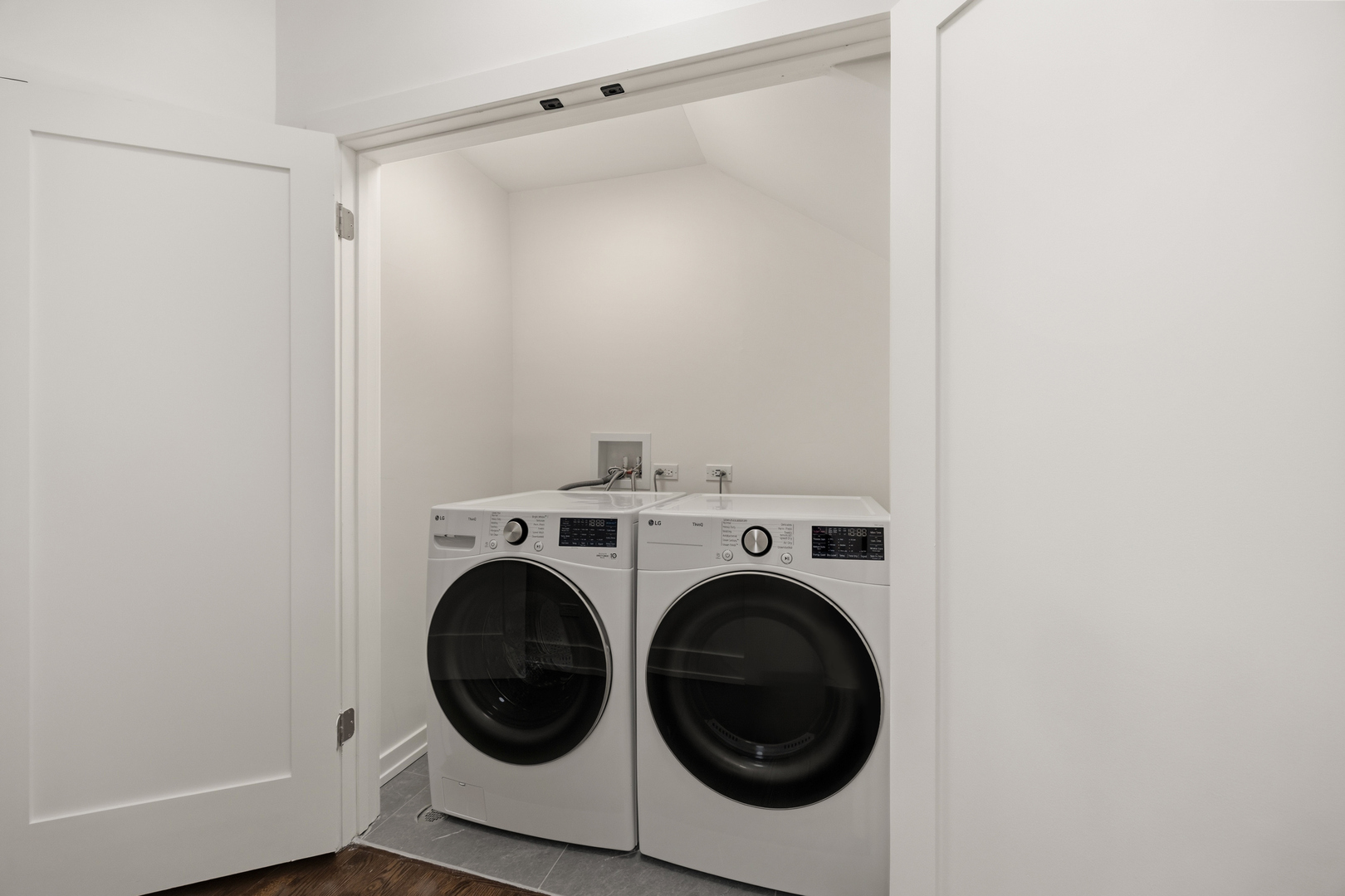 2107 N Clark Street Property Photo 22