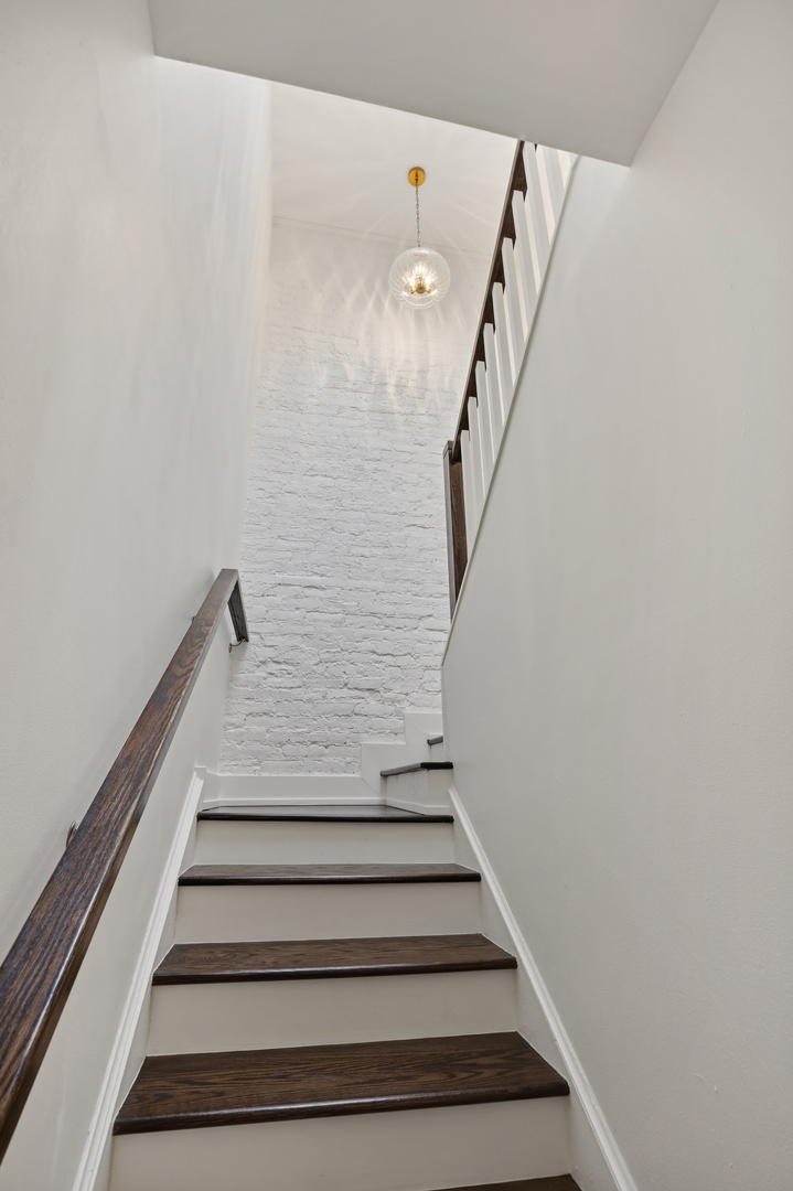 2107 N Clark Street Property Photo 25