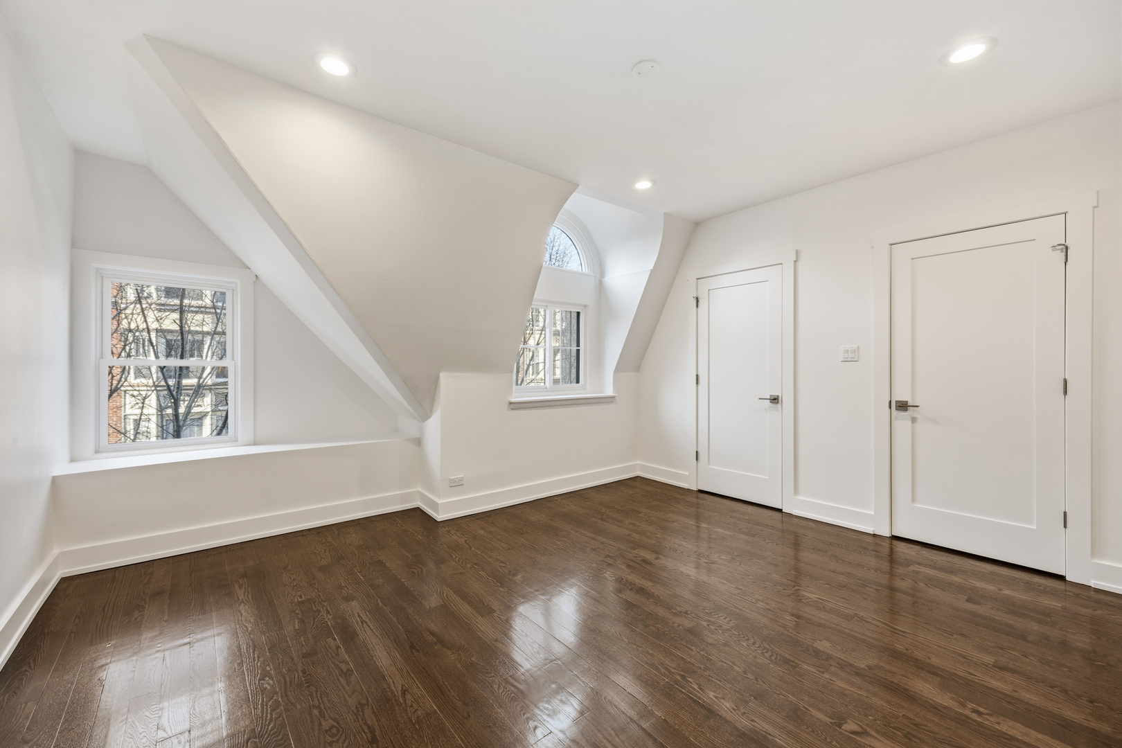 2107 N Clark Street Property Photo 27