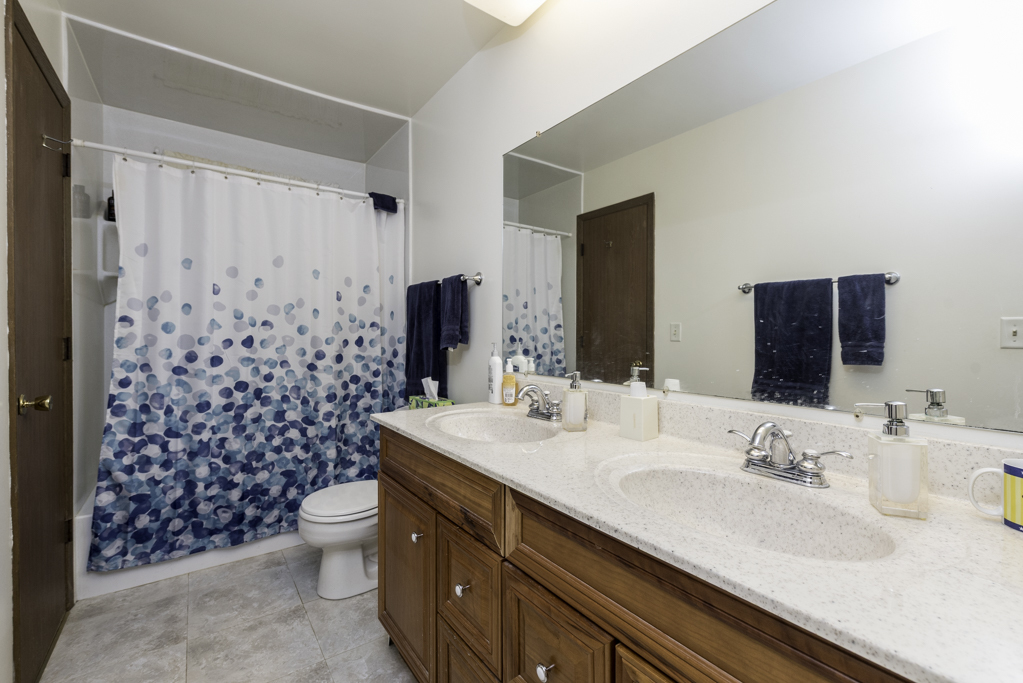 12674 W Crescent Avenue Property Photo 14