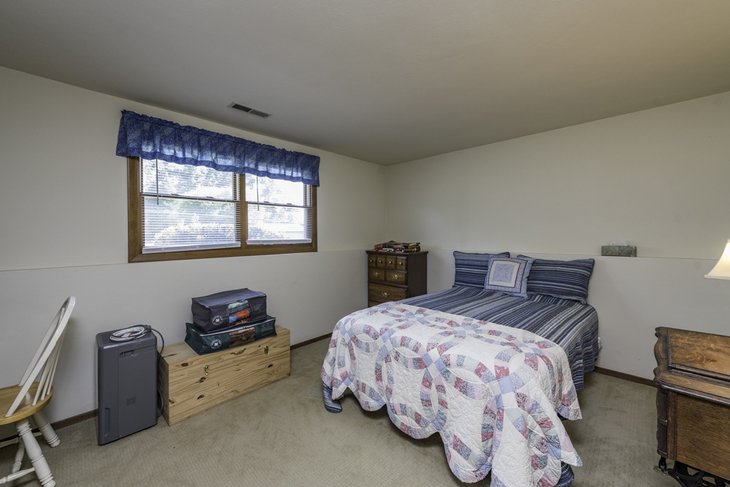 12674 W Crescent Avenue Property Photo 17