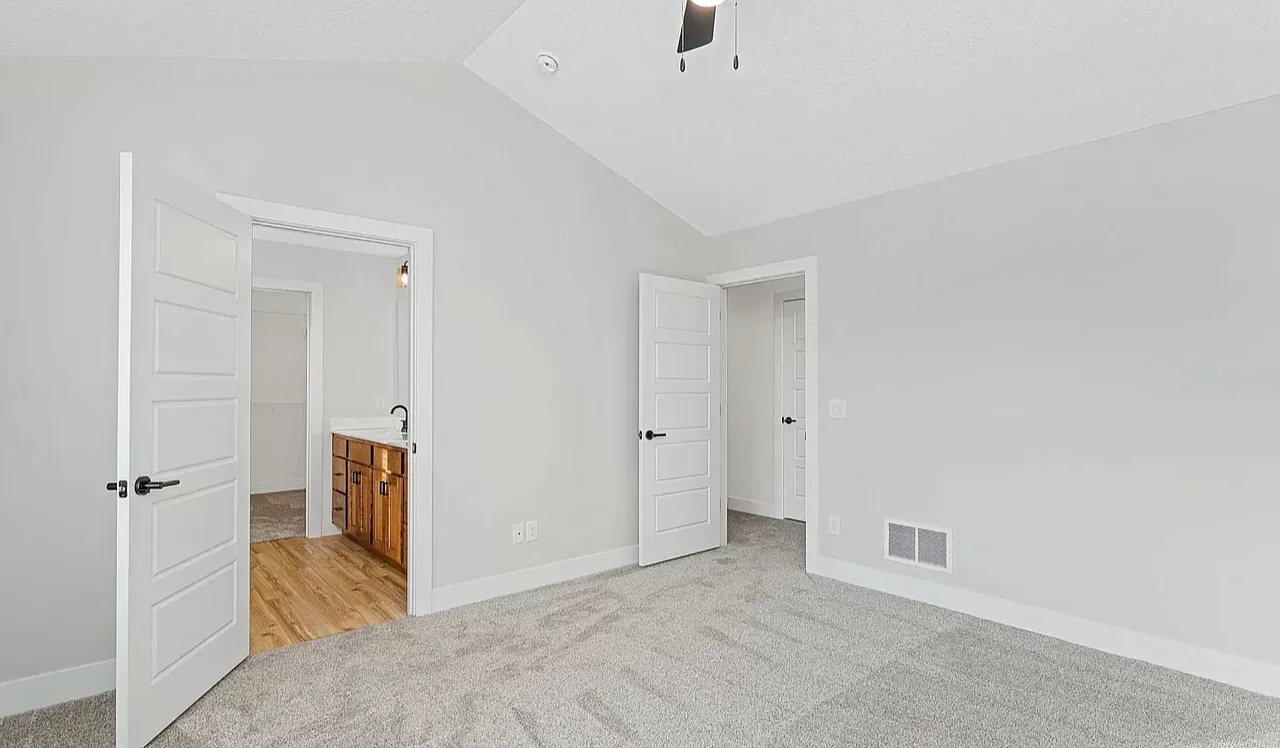 413 Donahue Street Property Photo 6