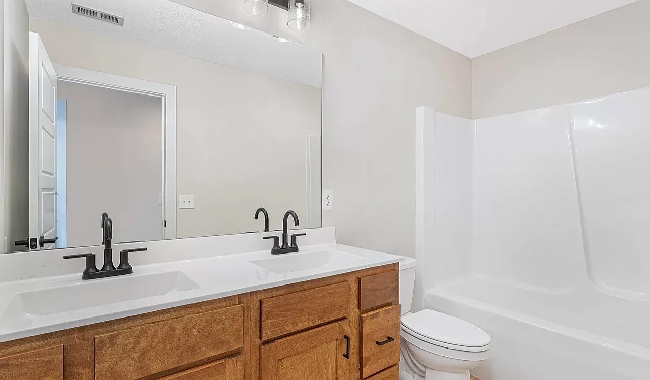 413 Donahue Street Property Photo 10