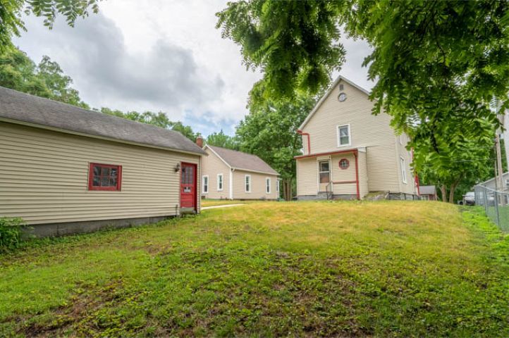918 Jackson Avenue Property Photo 3