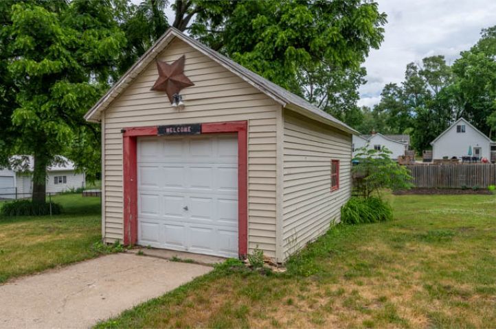 918 Jackson Avenue Property Photo 5
