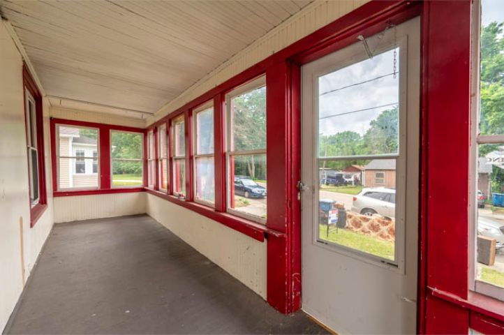 918 Jackson Avenue Property Photo 6
