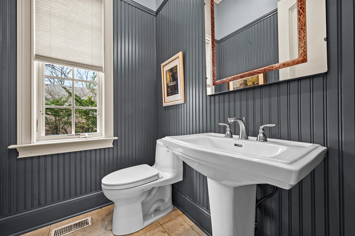 12672761 Property Photo 33