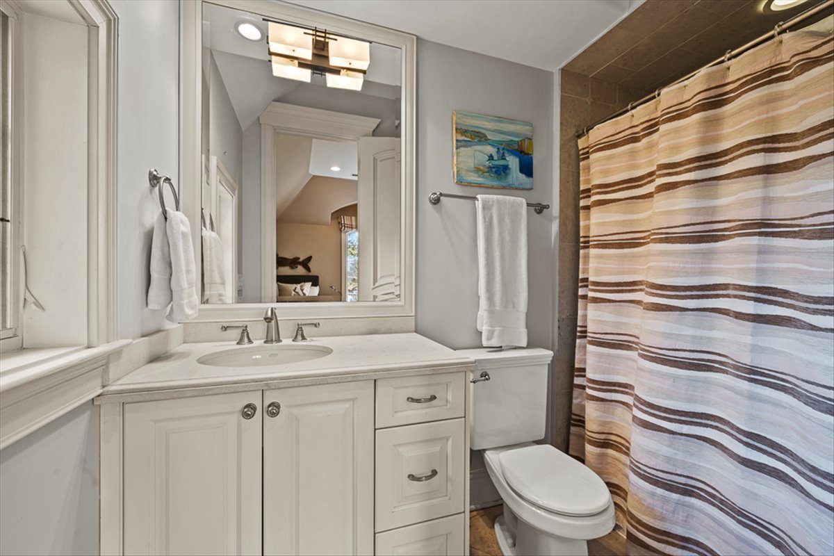 12672761 Property Photo 45