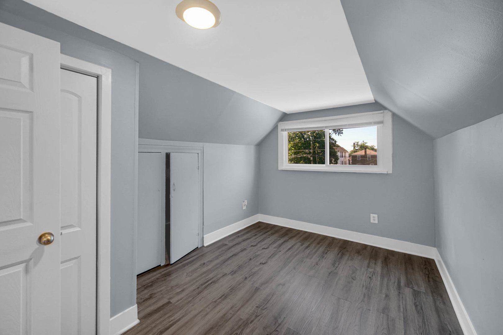 1249 W 97th Street Property Photo 9