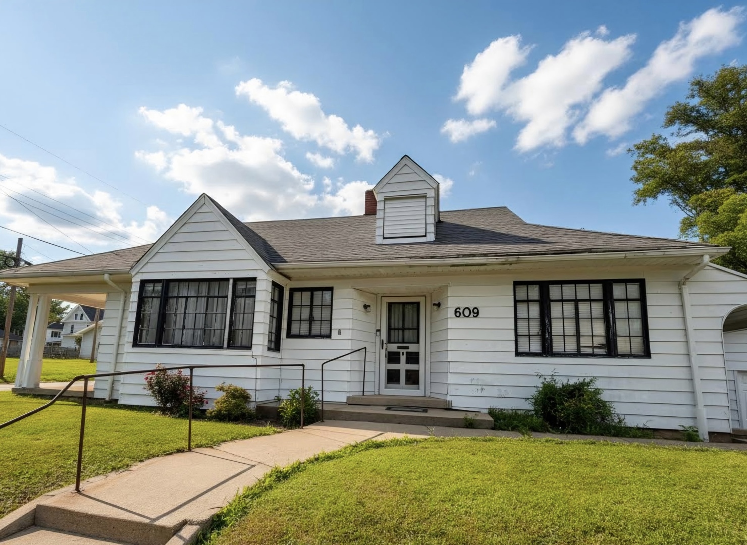 609 Dubois Street Property Photo 1