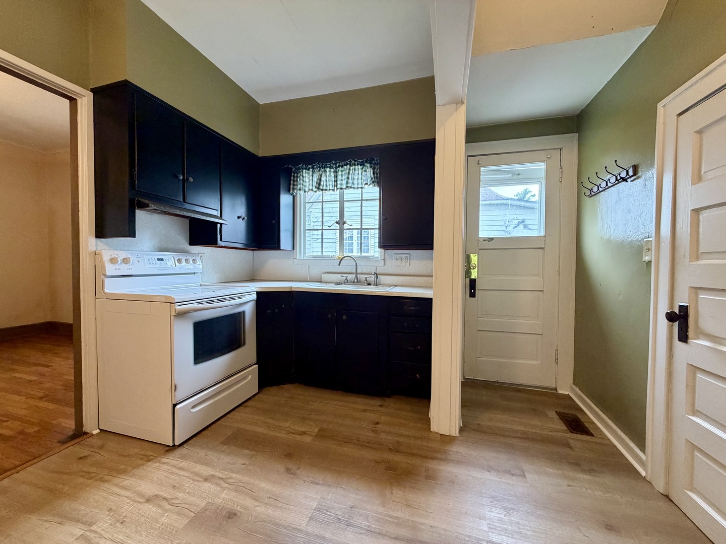 609 Dubois Street Property Photo 12