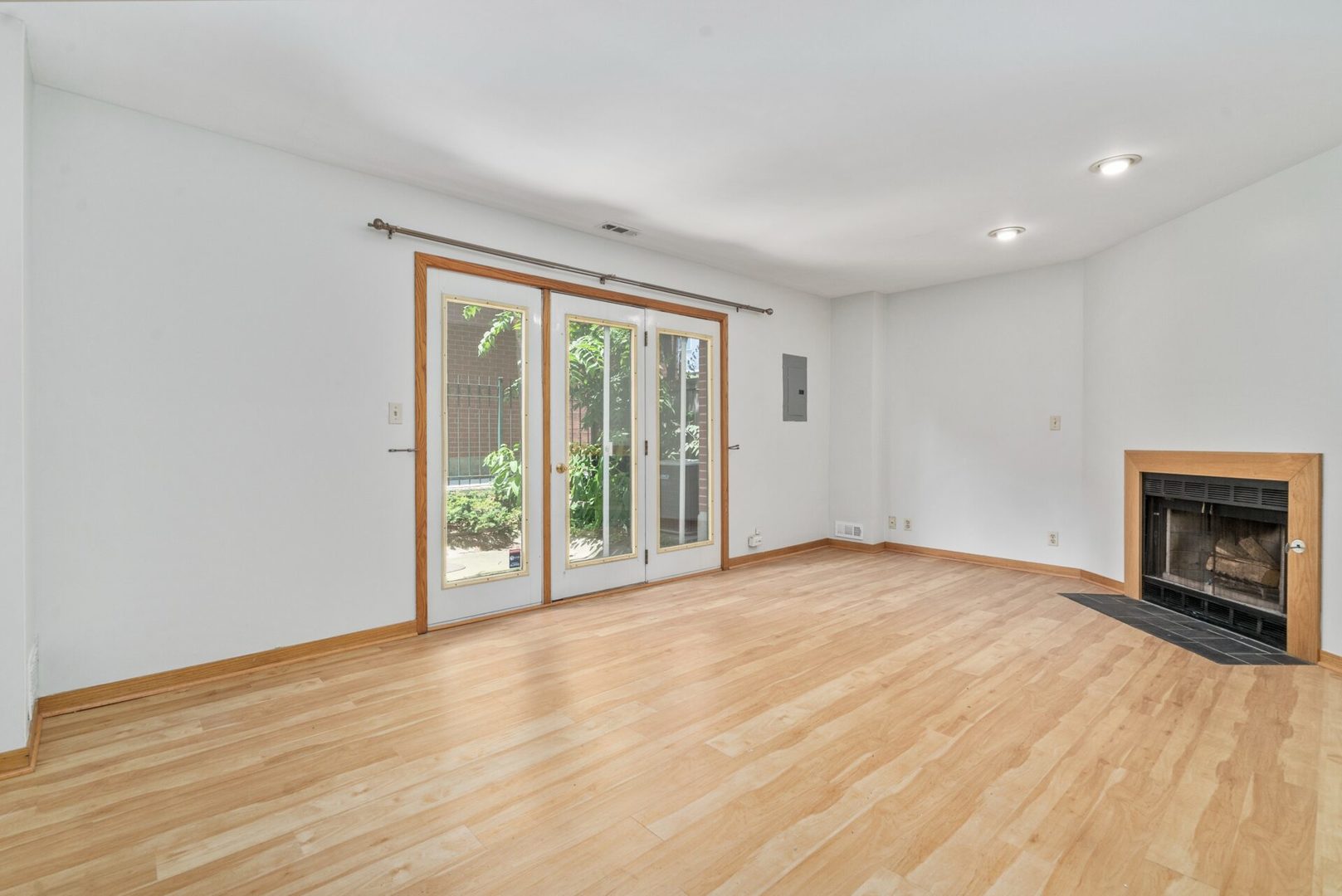 604 S Laflin Street Property Photo 2