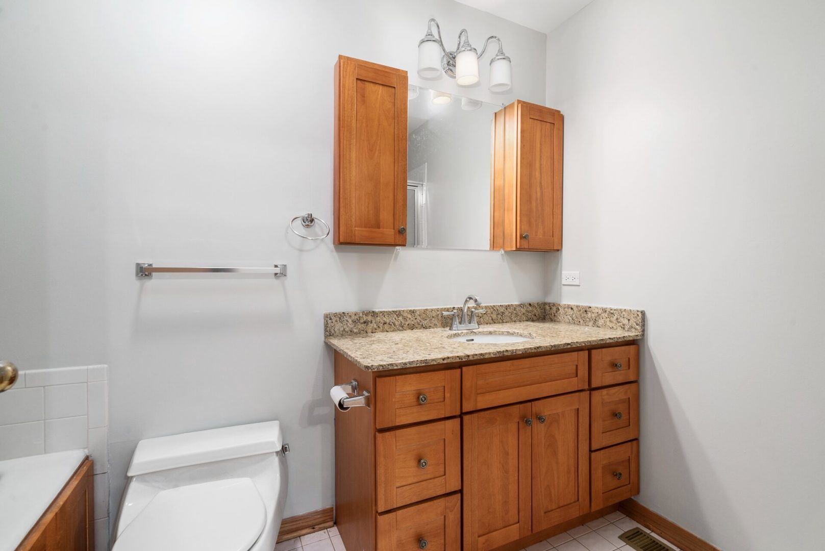 604 S Laflin Street Property Photo 10