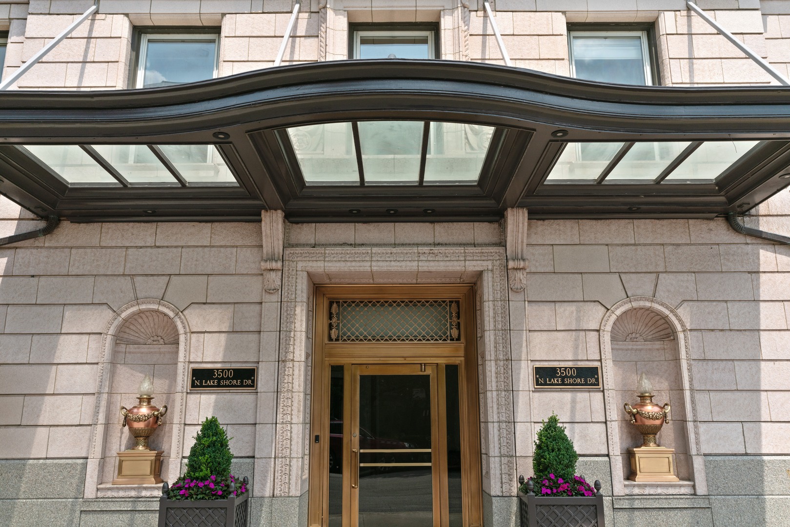 3500 N Lake Shore Drive 3c Property Photo 1