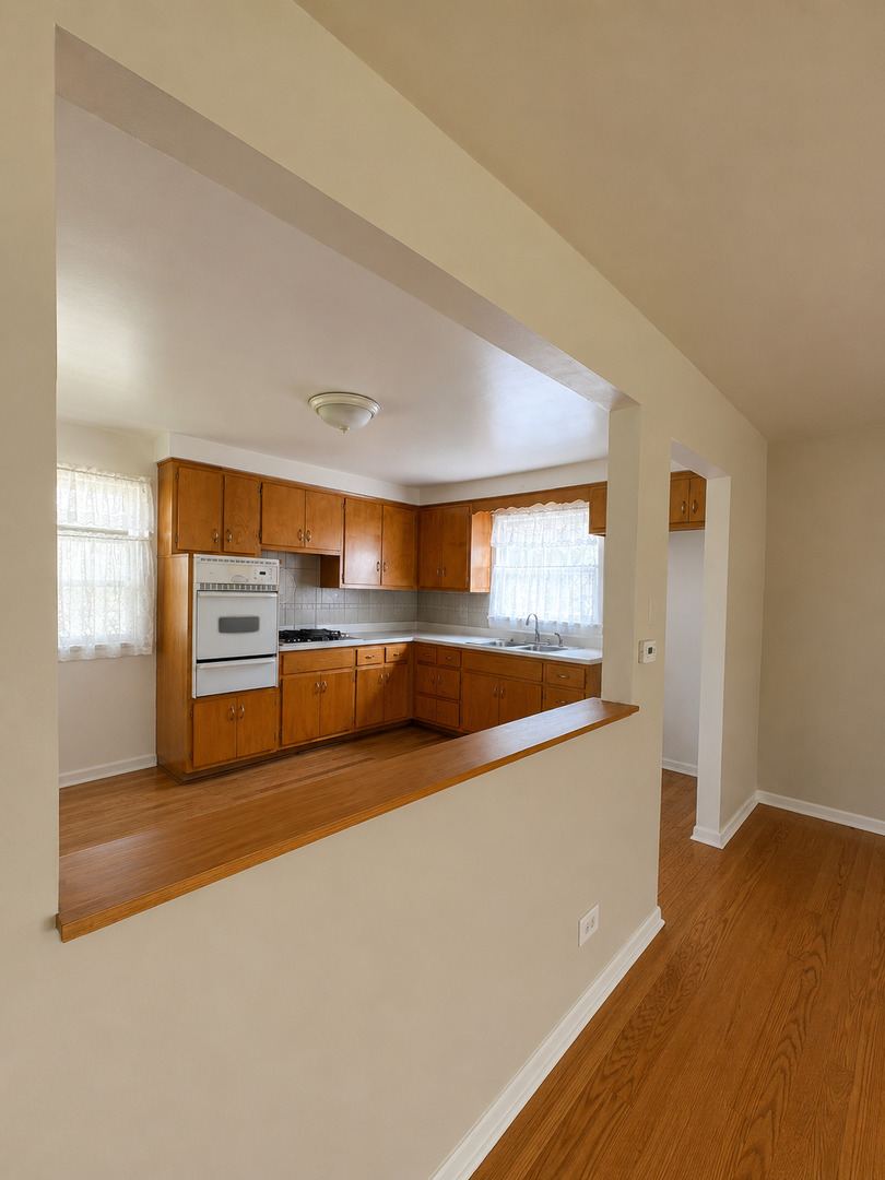 443 Grosvenor Place Property Photo 5