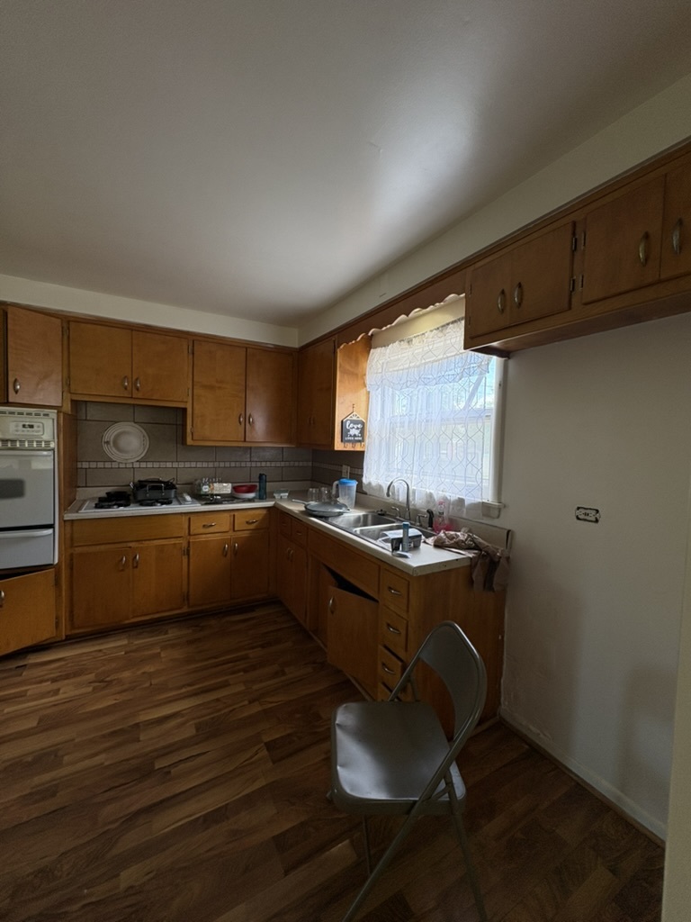 443 Grosvenor Place Property Photo 6