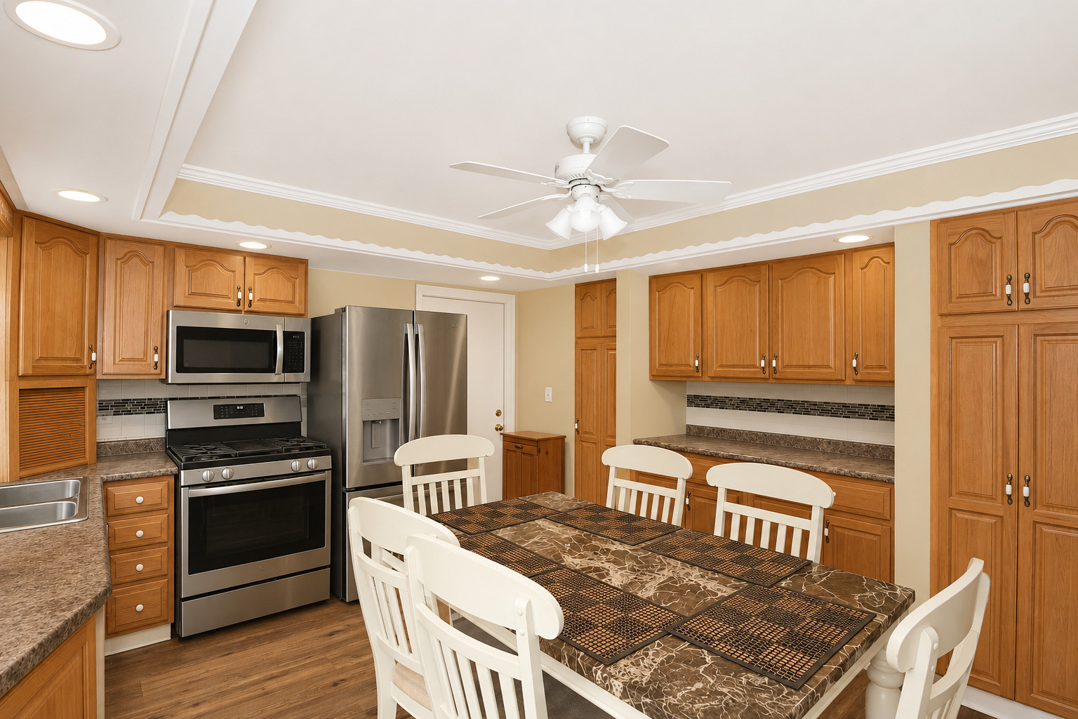 1751 Taft Avenue Property Photo 14