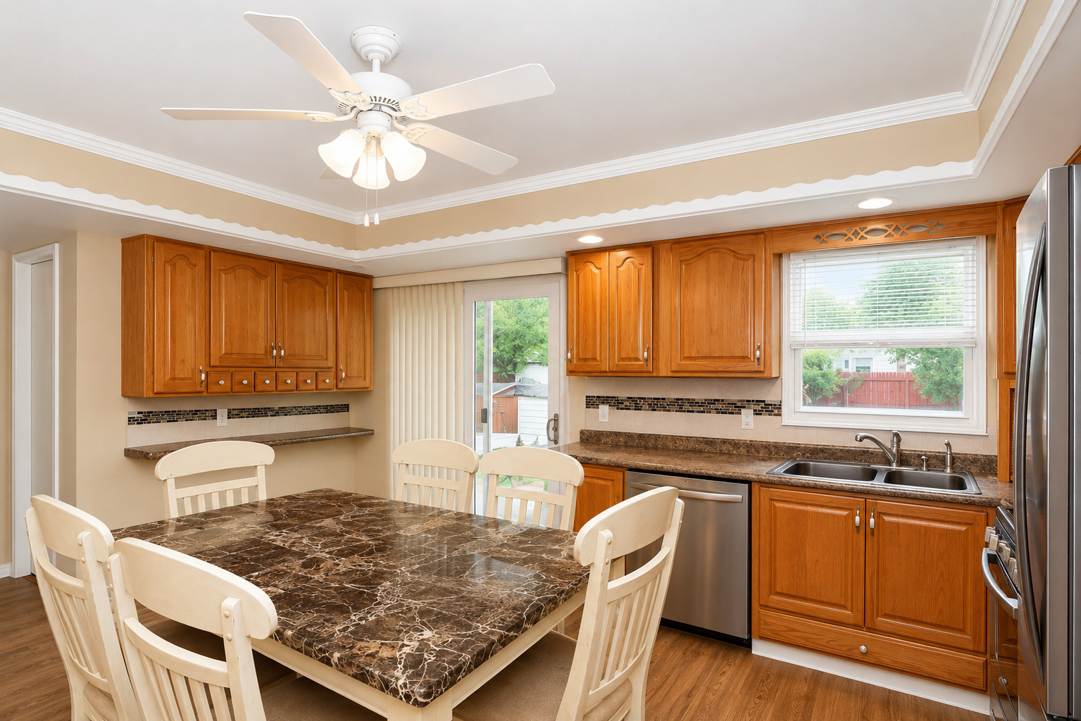 1751 Taft Avenue Property Photo 15