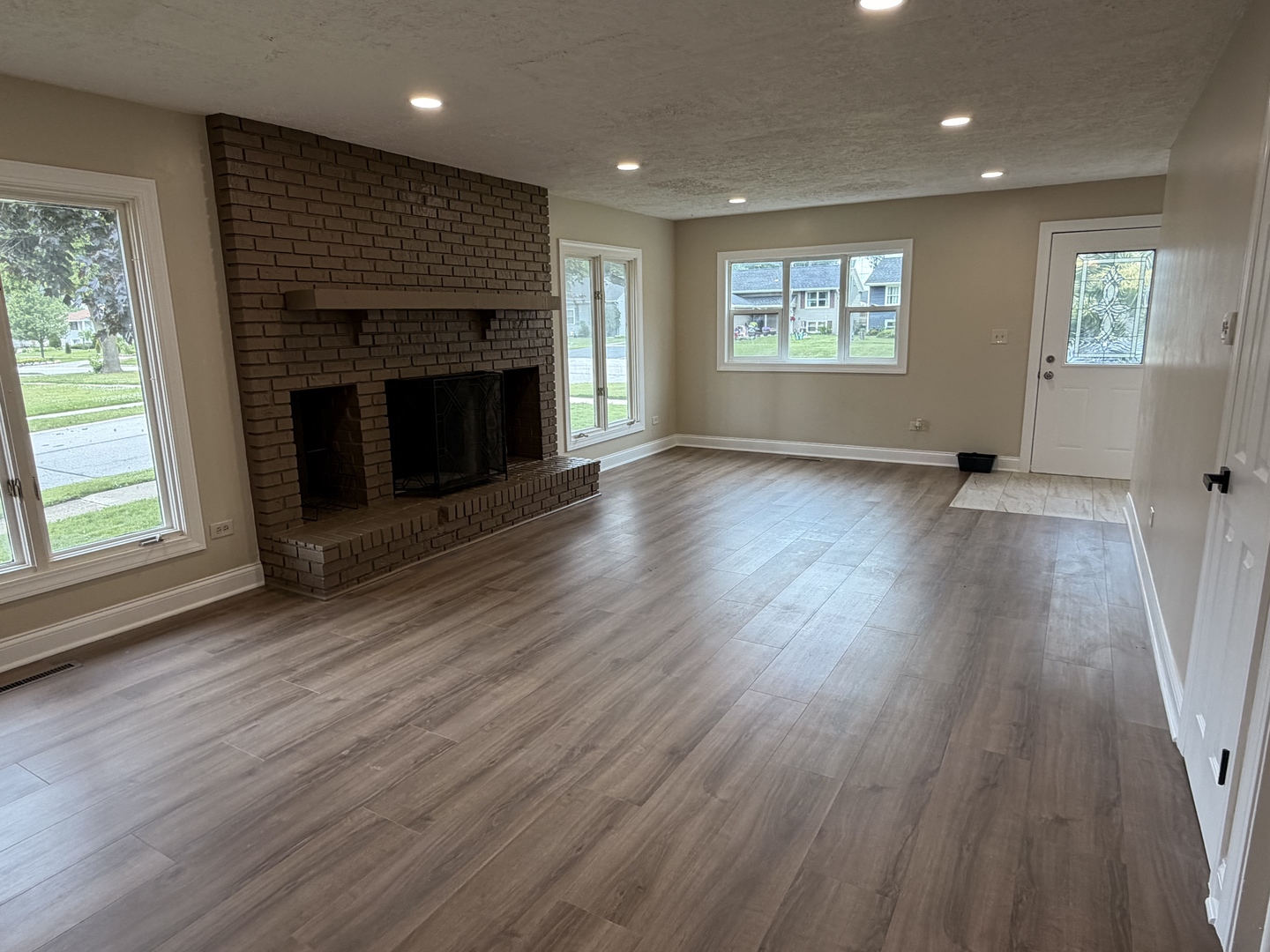 461 E Fullerton Avenue Property Photo 4