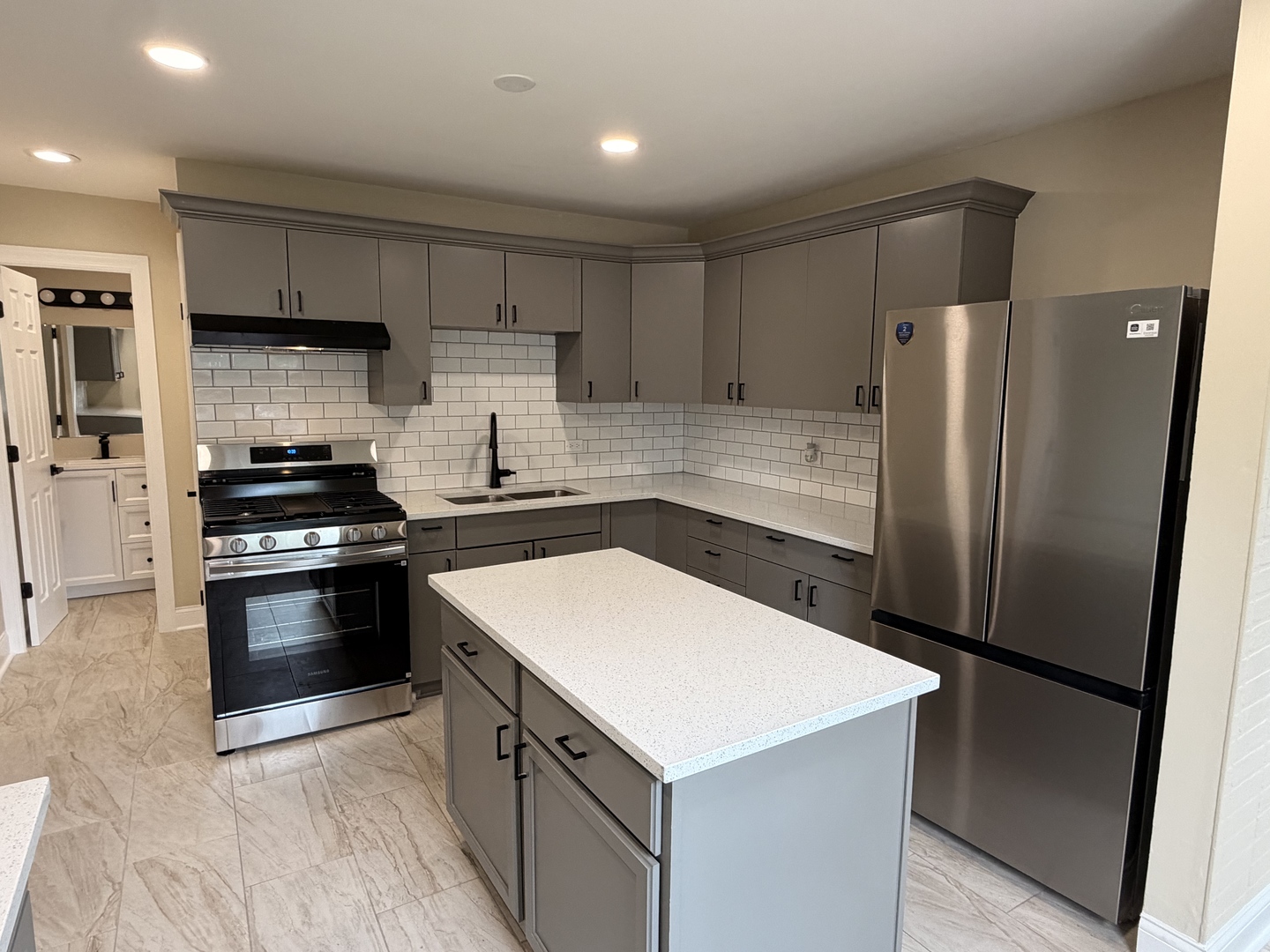 461 E Fullerton Avenue Property Photo 6