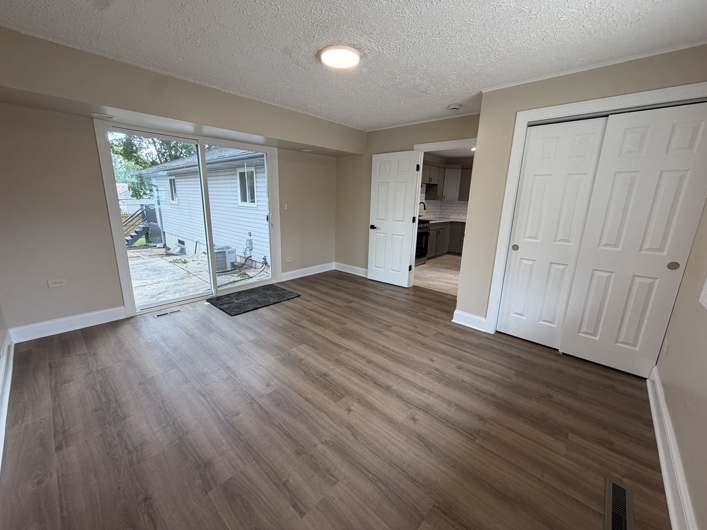 461 E Fullerton Avenue Property Photo 9