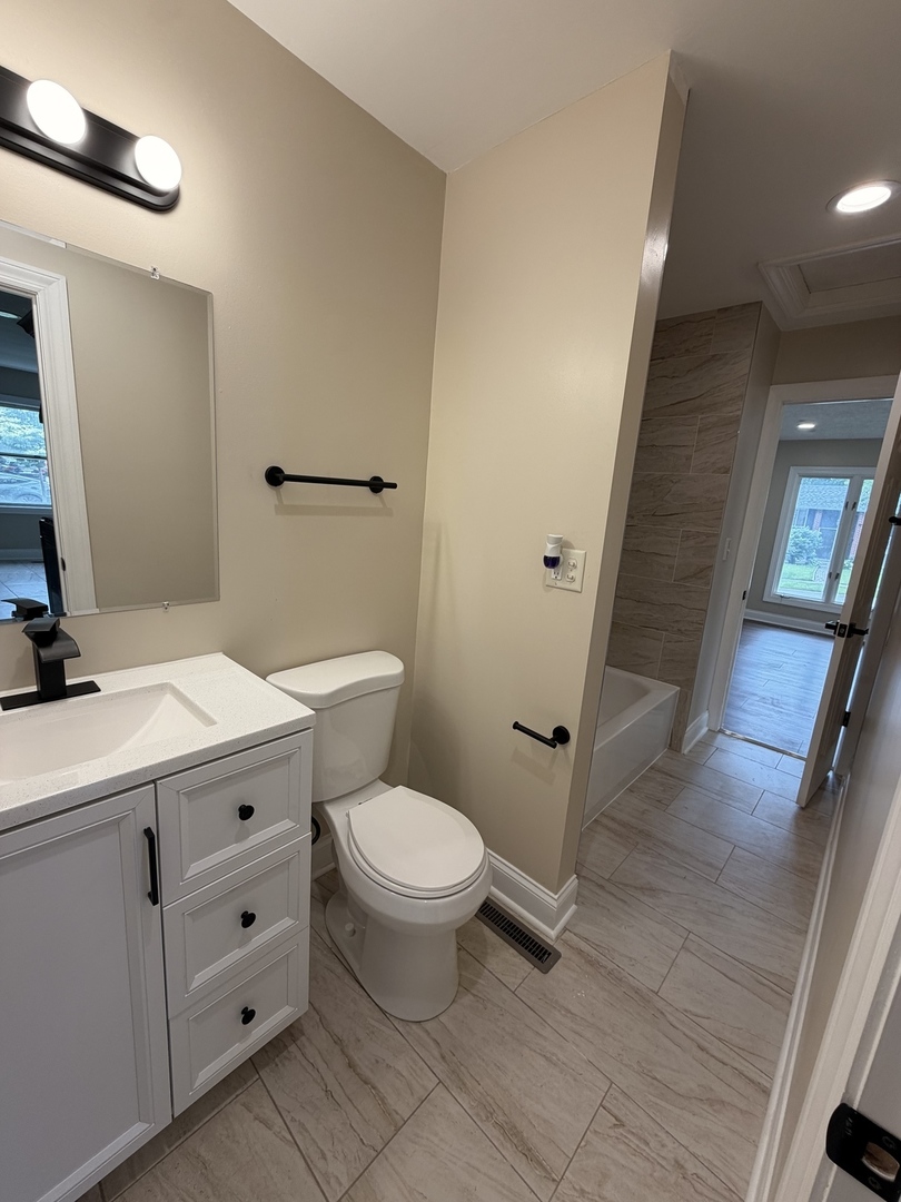 461 E Fullerton Avenue Property Photo 10