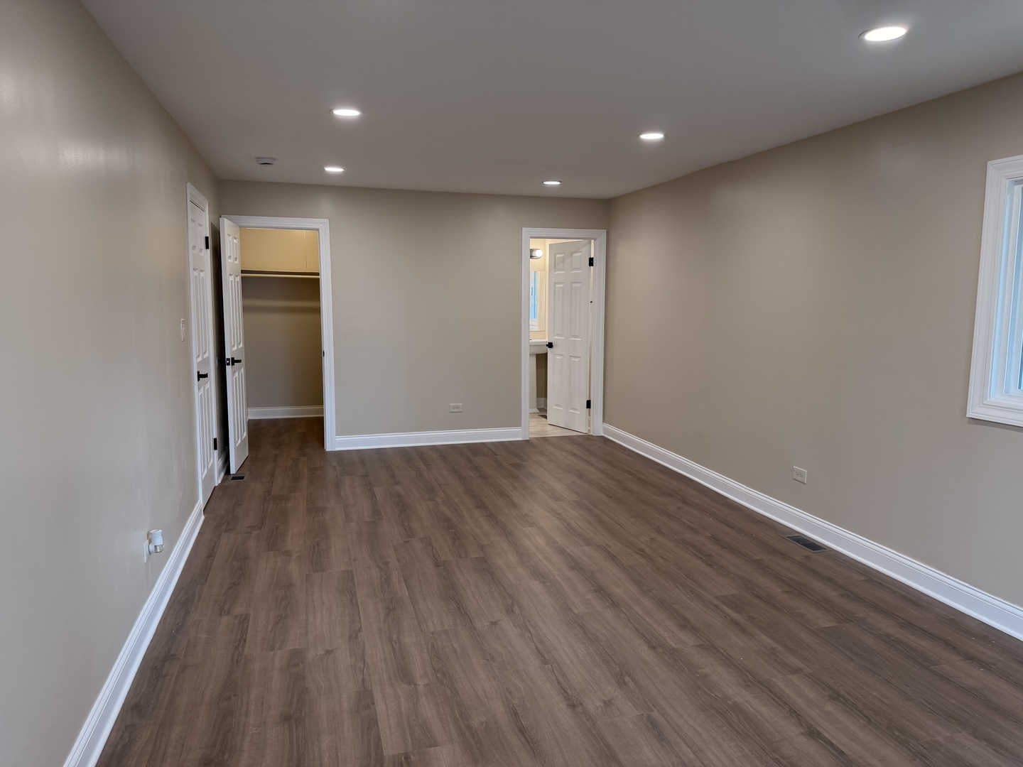 461 E Fullerton Avenue Property Photo 12