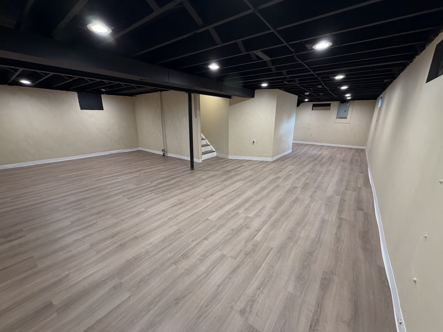 461 E Fullerton Avenue Property Photo 19