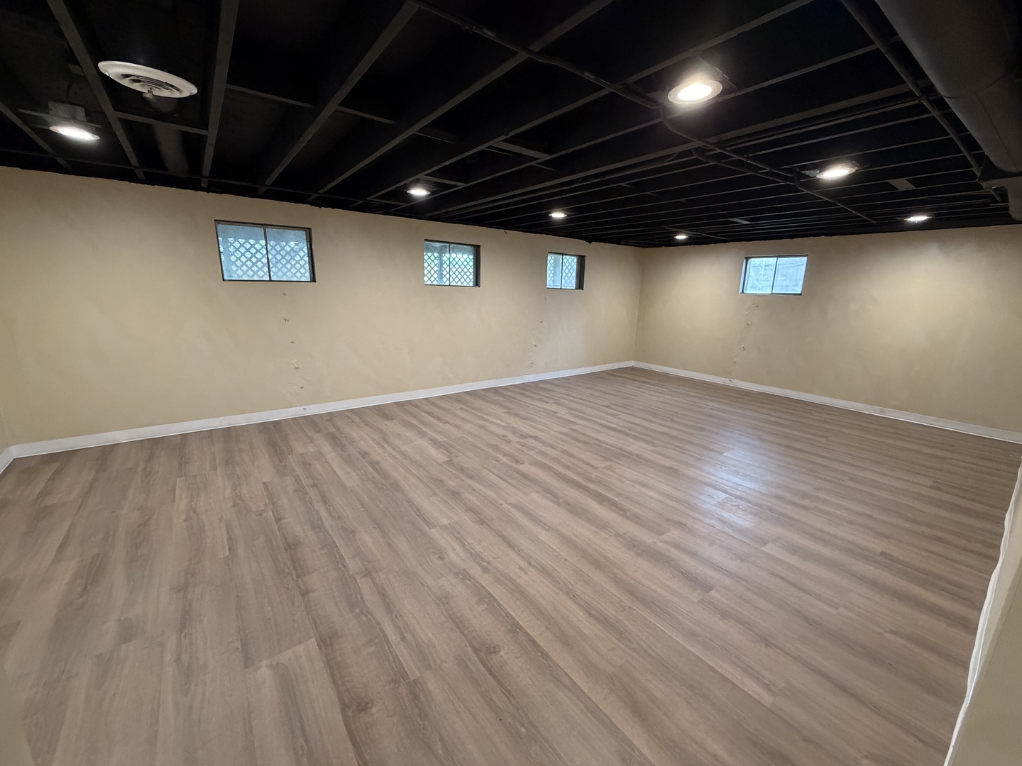 461 E Fullerton Avenue Property Photo 21