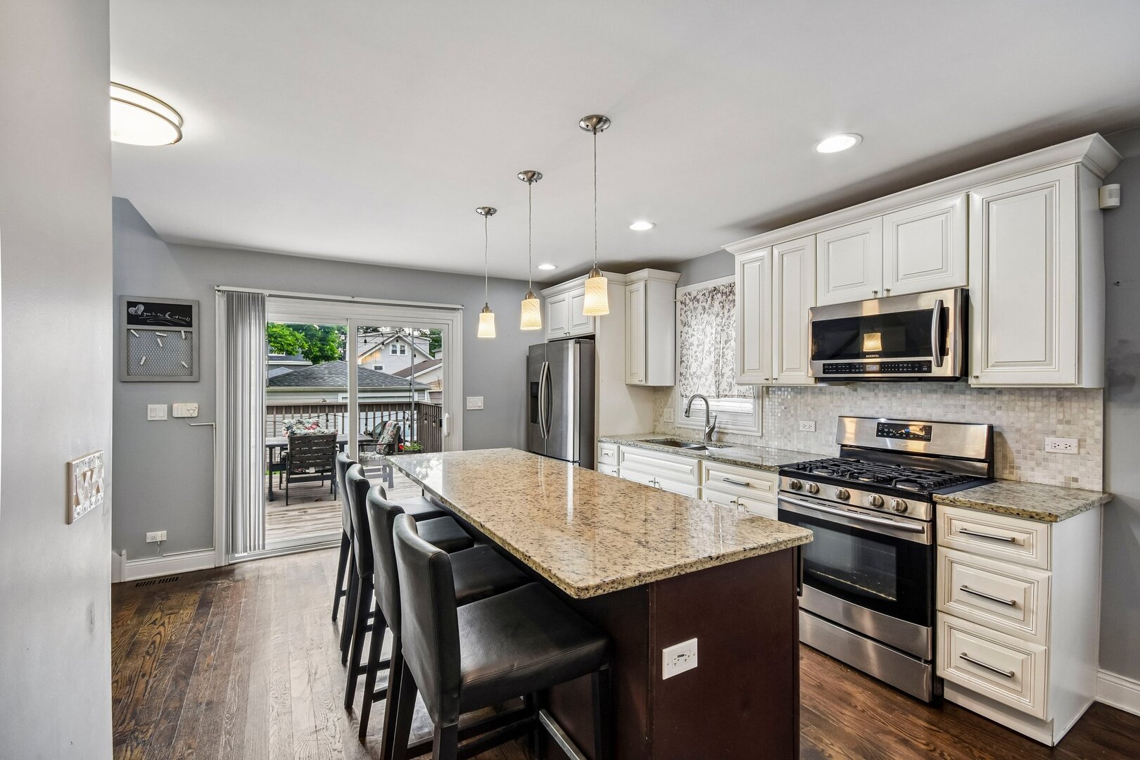 3531 Scoville Avenue Property Photo 6
