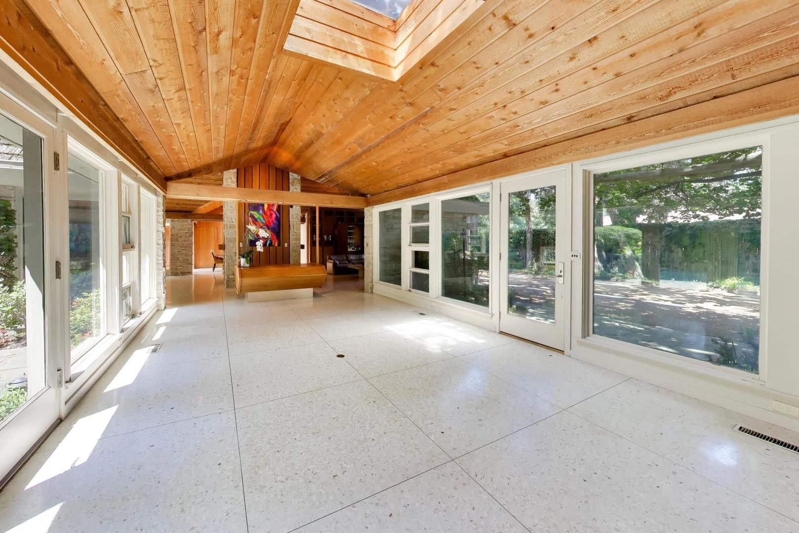 42 Woodley Road Property Photo 6