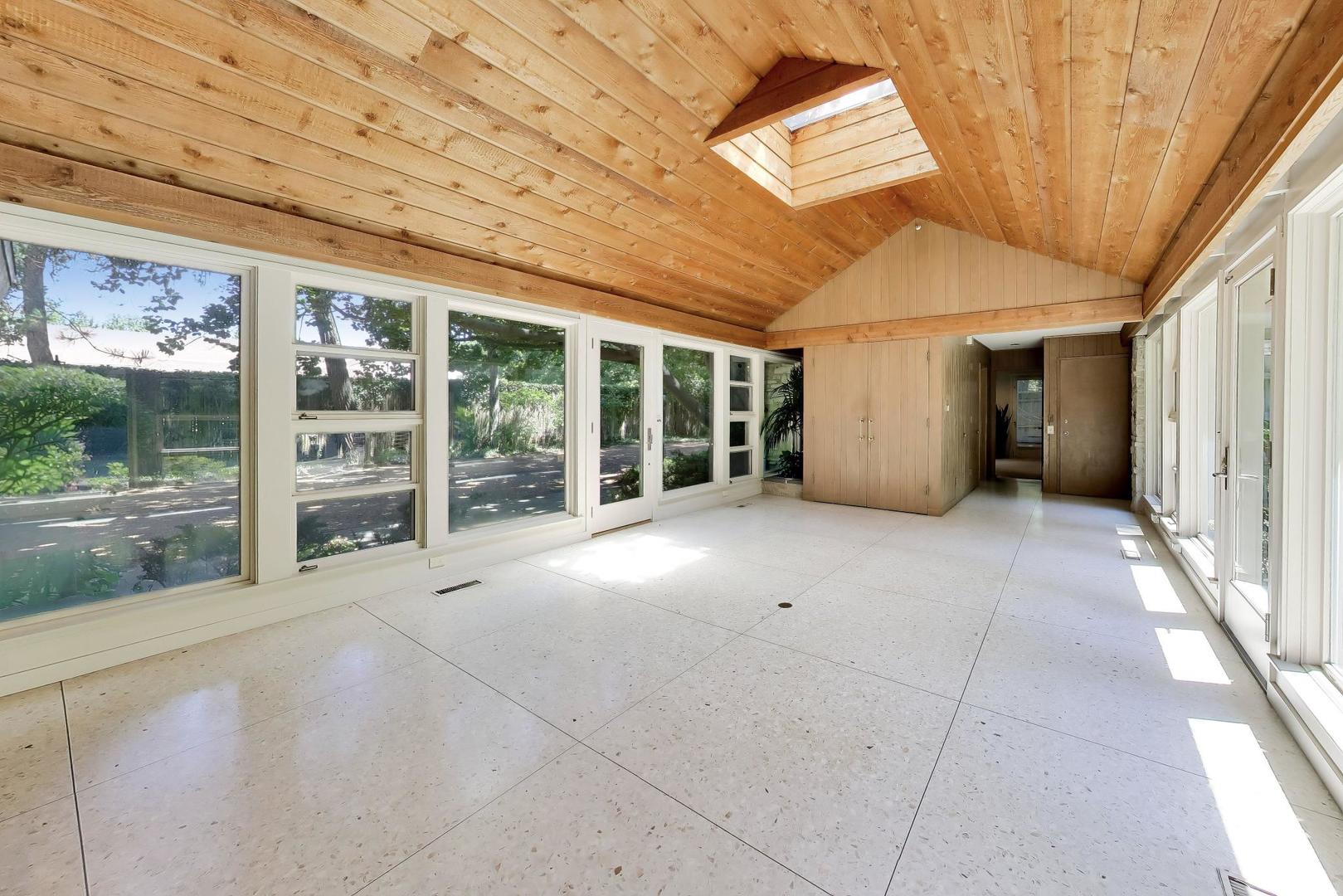 42 Woodley Road Property Photo 7