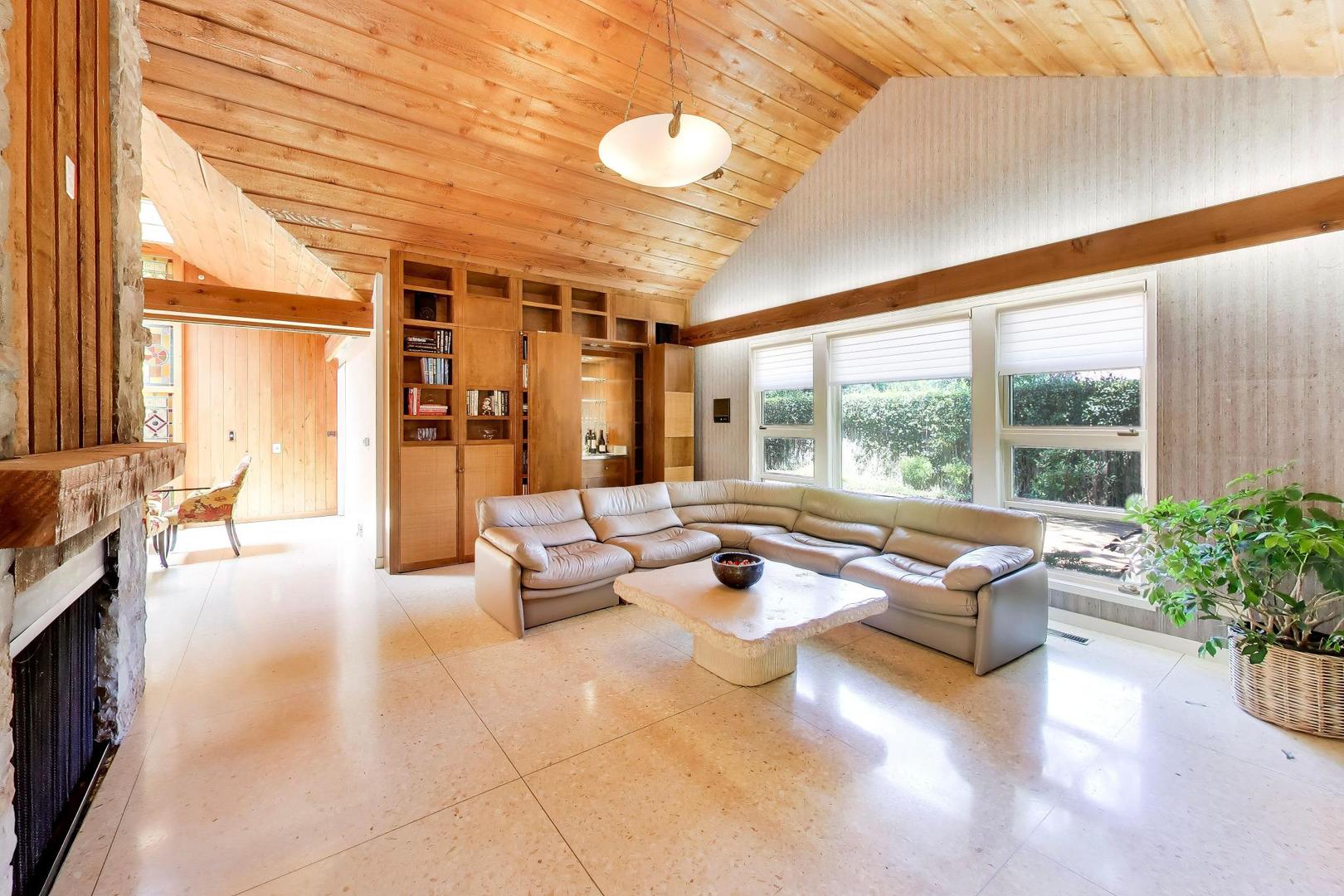 42 Woodley Road Property Photo 8