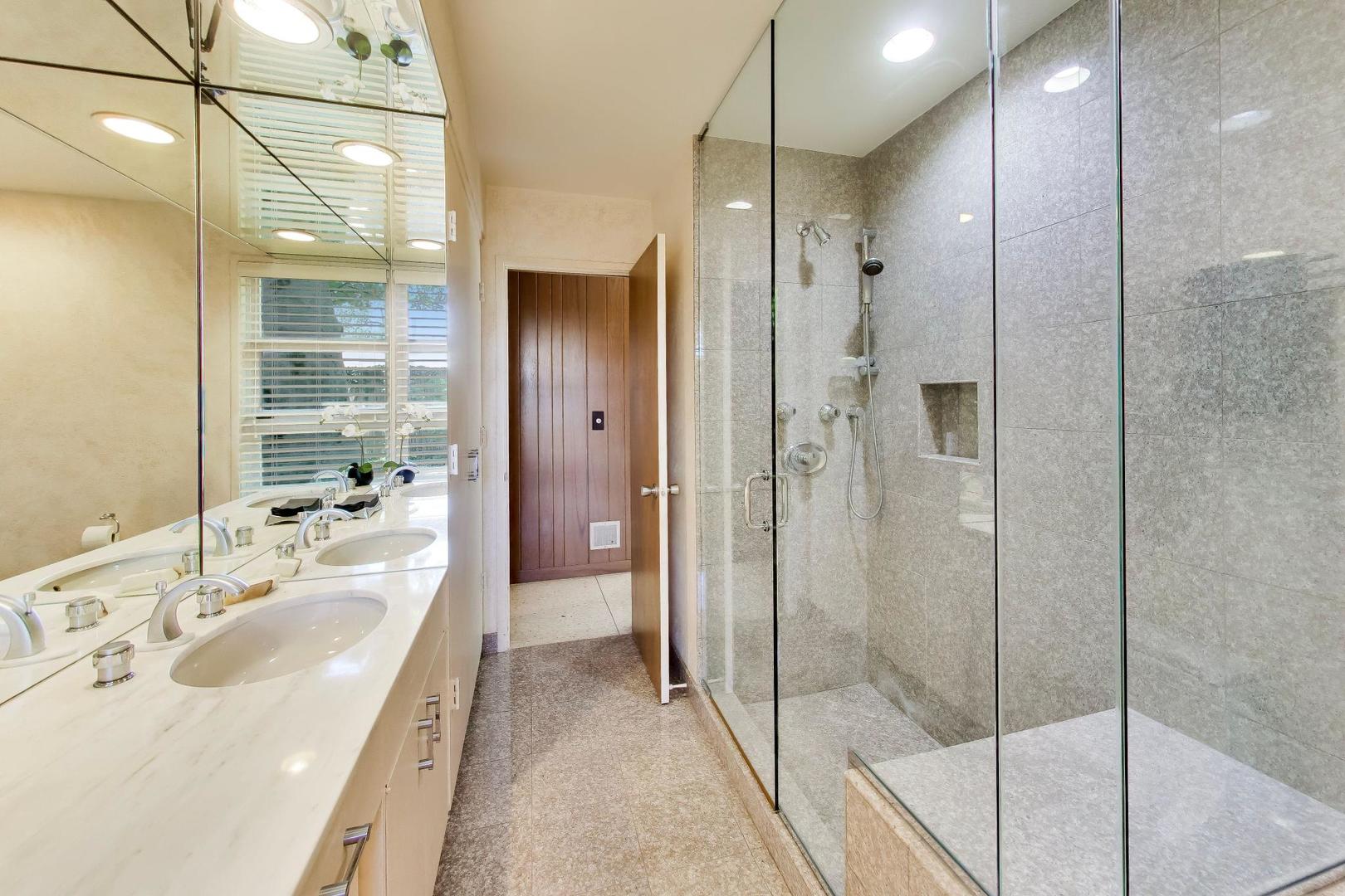 42 Woodley Road Property Photo 29