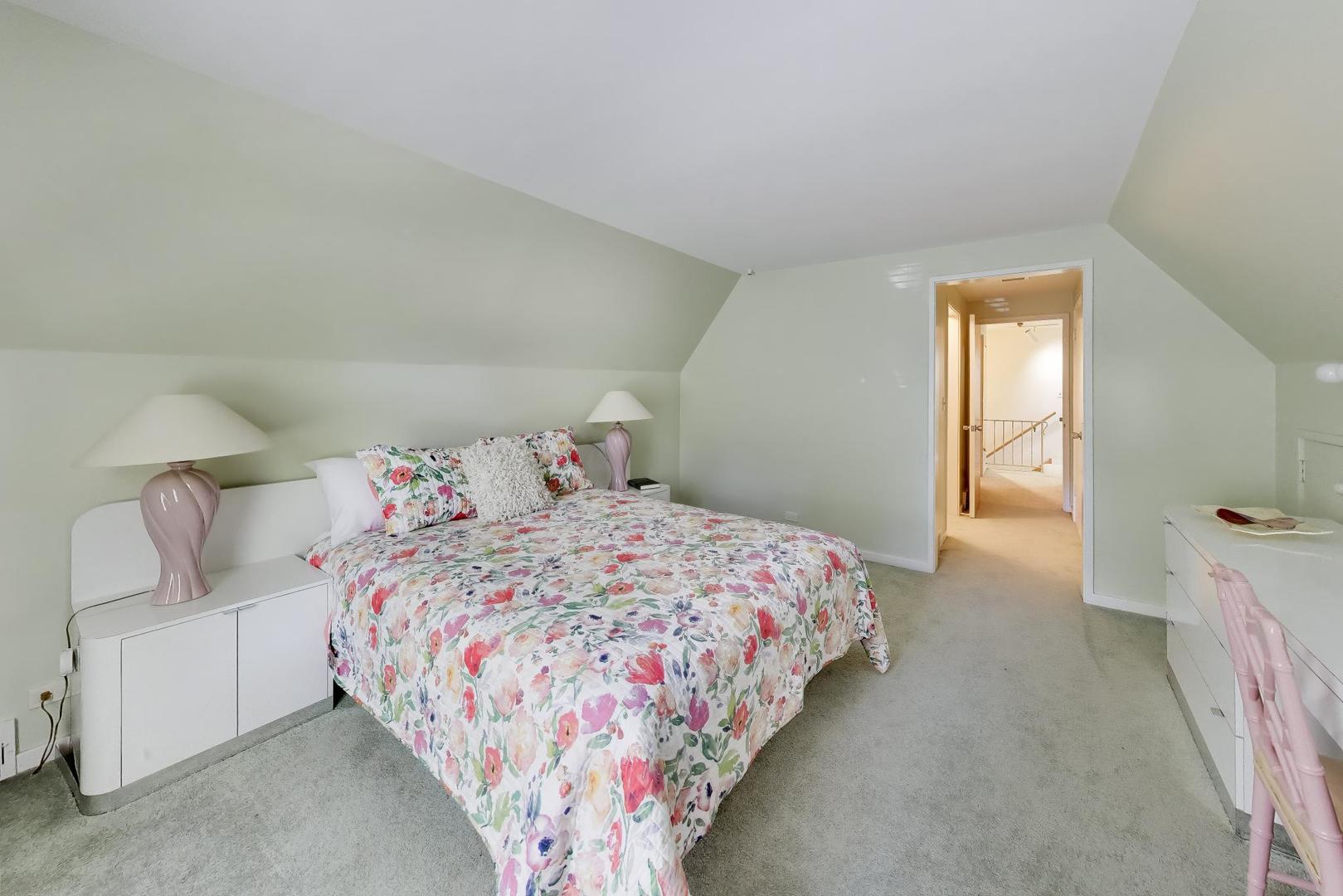 42 Woodley Road Property Photo 32