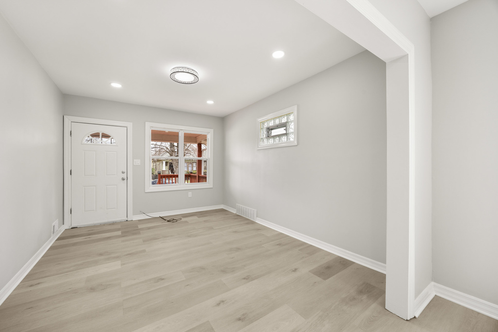 12106 S Emerald Avenue Property Photo 3