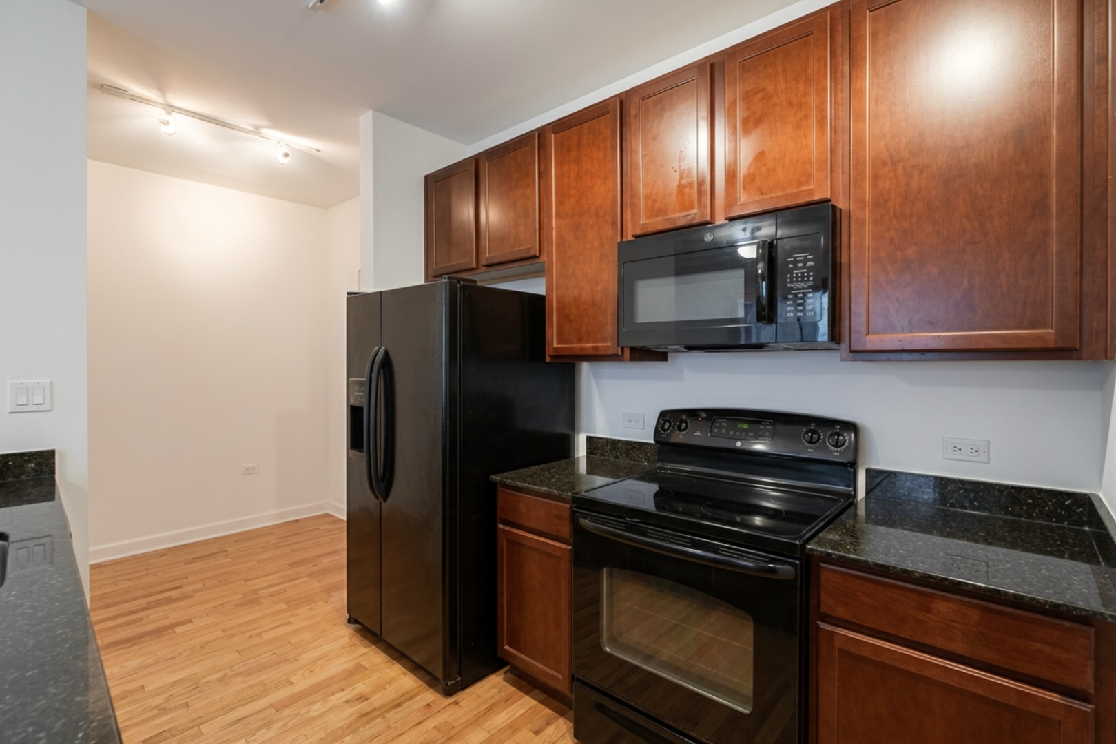100 E 14th Street 1808 Property Photo 3
