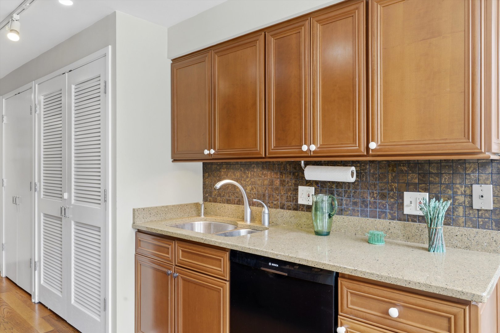 1230 N State Parkway 5b Property Photo 10
