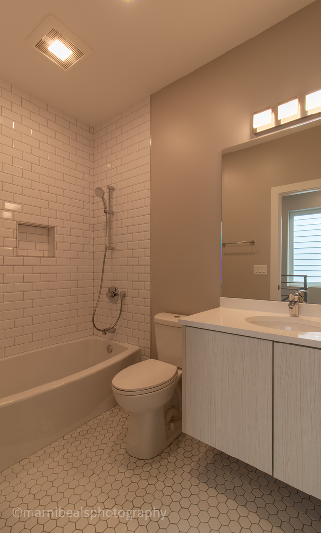 1221 E Marquette Road Property Photo 12